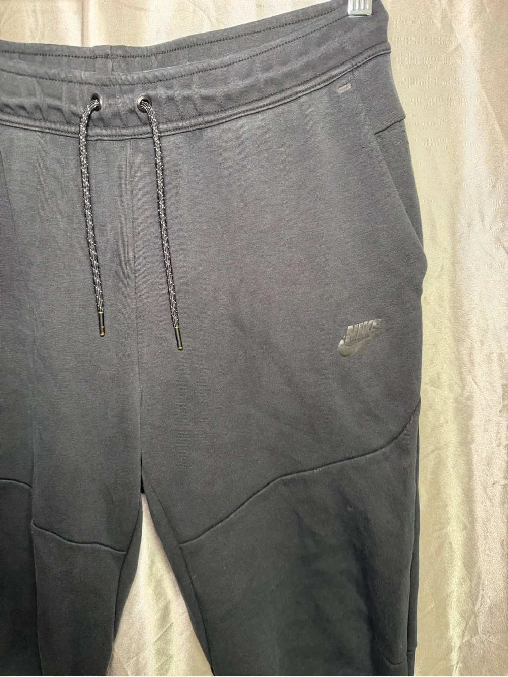Nike Tech Fleece Jogger Pants Men’s Medium Black Gray Tapered Sweatpants